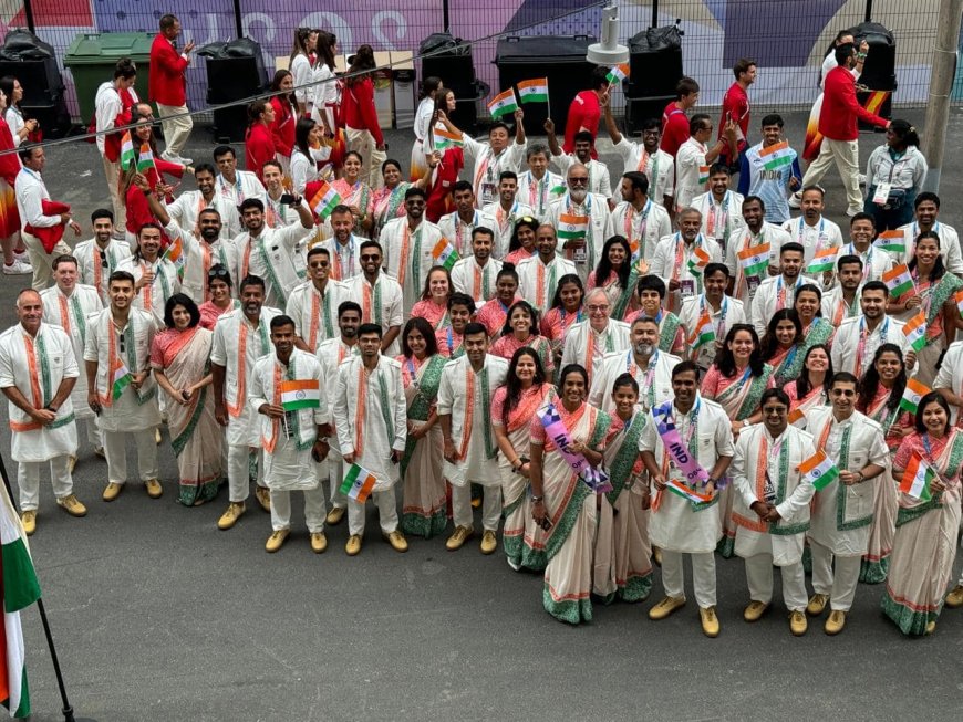 India plays ball at Paris