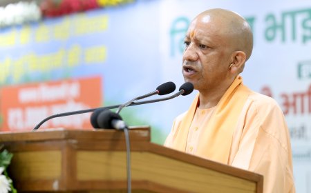 CM Reviews Navy Valor Museum Presentation in Lucknow, Directs Swift Construction