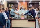 Traders Celebrate Defence Minister Rajnath Singh’s Birthday, Cut Cake in Lucknow