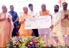 CM Yogi Adityanath Honors Weavers on National Handloom Day 2026, Distributes Aid and Signs Export MoUs