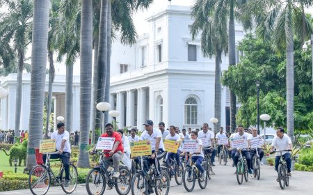 Anti-Drug Awareness Cycle Rally Flagged Off from Jan Bhawan in Lucknow Under Governor Anandiben Patel’s Inspiration