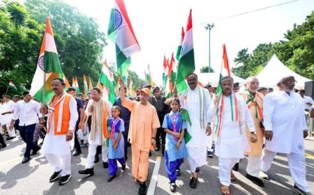 Lucknow: CM Yogi Adityanath Leads 'Tiranga Yatra' Under Har Ghar Tiranga Campaign
