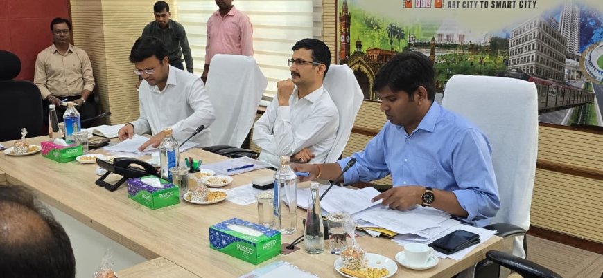 Lucknow Smart City Board Reviews Projects, Directs Handover of ITMS and Safe City to Police
